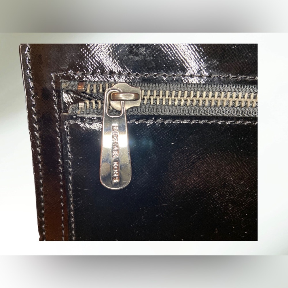 Michael Kors Black Patent Leather Clutch with Silver Studs NWOT - Fashion Show - Picture 6 of 12